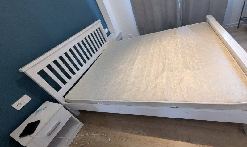 Кровать с матрасом 200x160