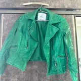 Кожаная куртка Bershka 1