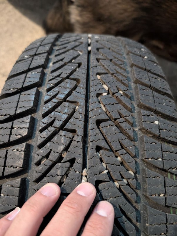 Комплект 4 автомобильных шин Goodyear Ultragrip и Nokian Nordman RS2