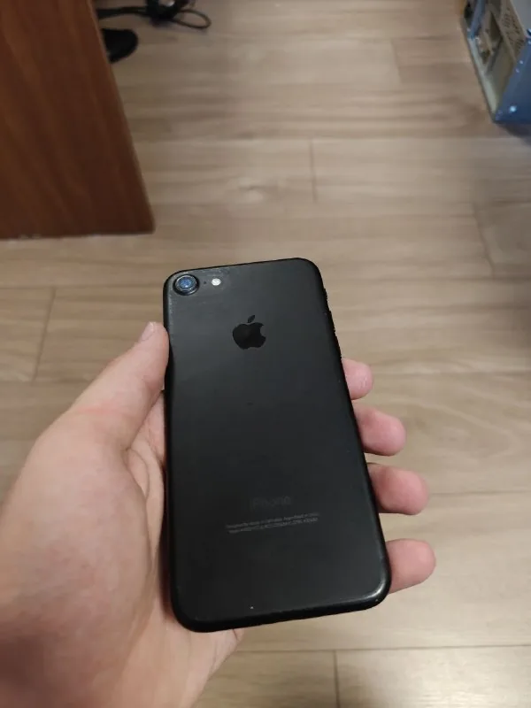 iPhone 7 Black 128GB 1