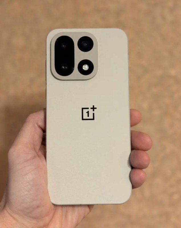 OnePlus 15 16/256 смартфон