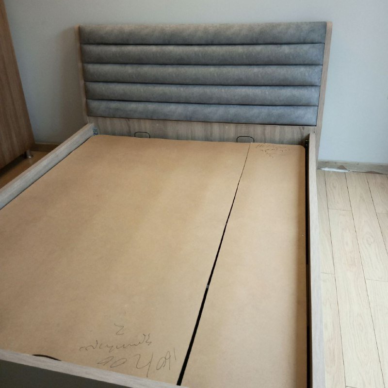 Кровать 160x200 почти новая 3