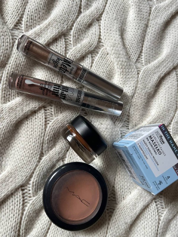 Zara, Mango, Stradivarius items with cosmetics 3