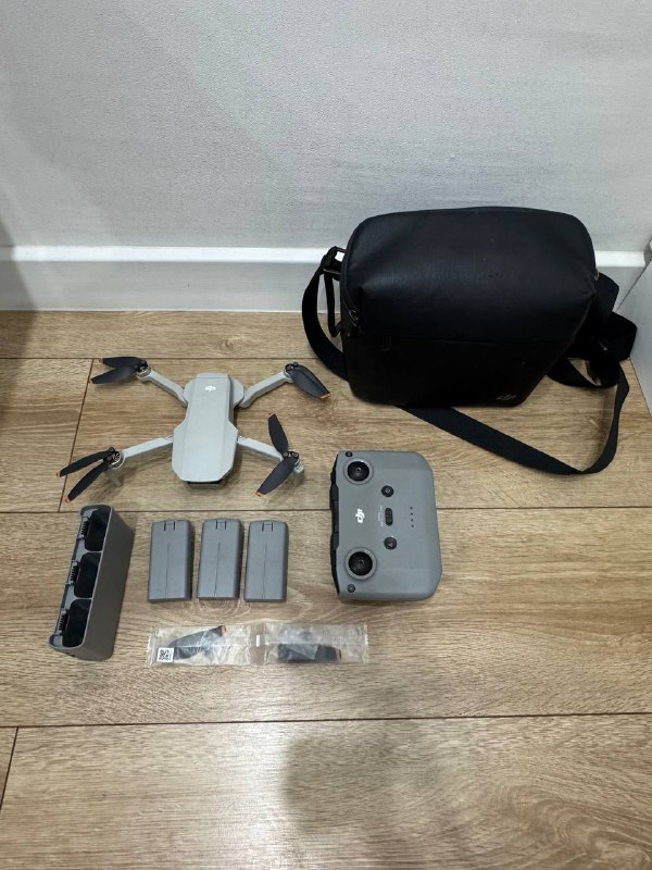 Дрон DJI mini 2, пульт, 3 батареи, лопасти, сумка