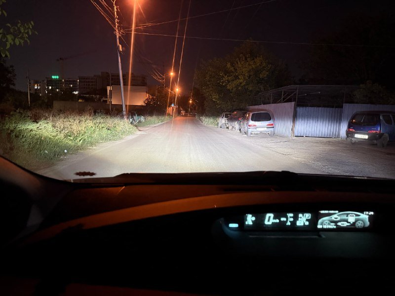 Toyota Prius 2012 г., гибрид, 180000 миль, комплект зимних покрышек 9