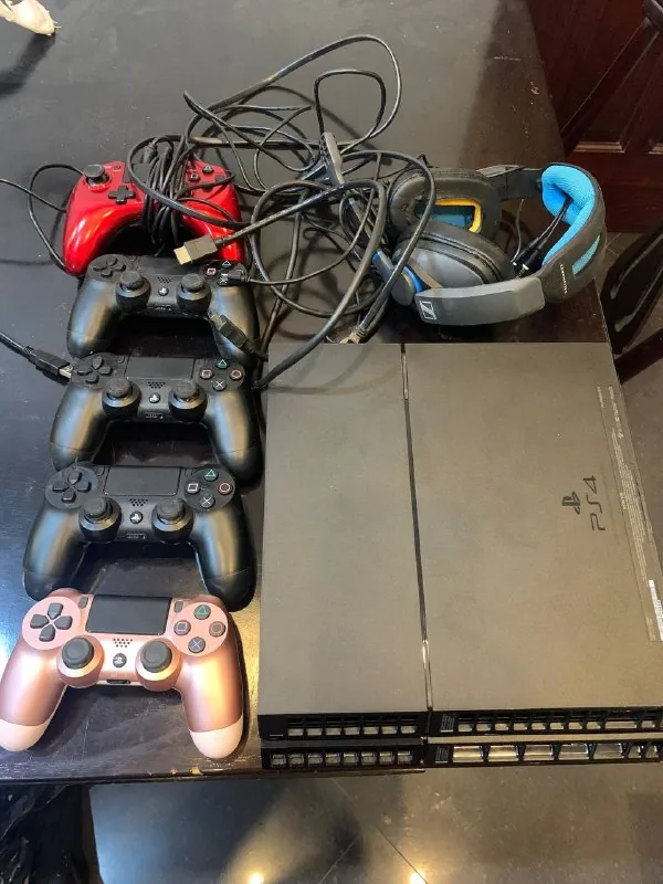 PS4, джойстики, наушники 1