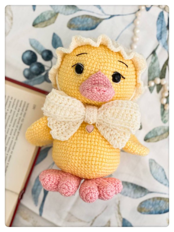Игрушка утёнок амигуруми вязаная
