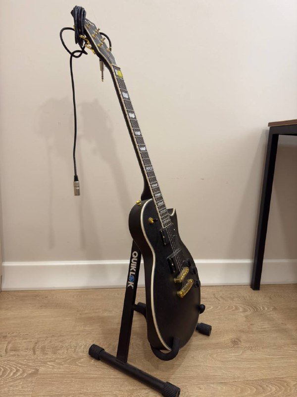 Гитара Harley Benton L-1000 с подставкой 2