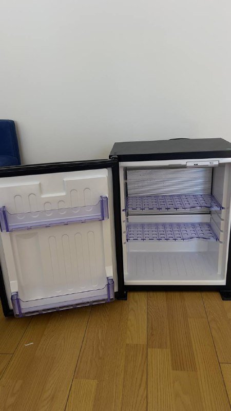 Маленький холодильник