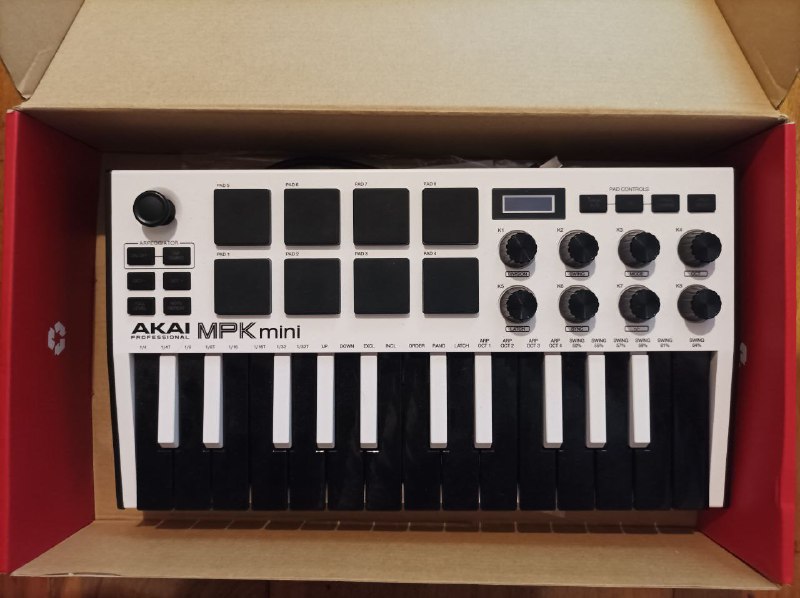 Akai MPK Mini II MIDI-контроллер 2