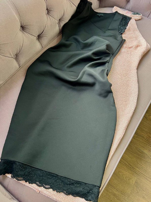 черное бандажное платье с кружевом, грязно розовое платье с принтом 3