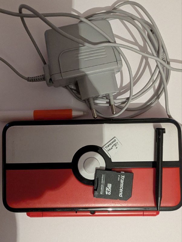 Nintendo New 2DS XL PokeBall Edition, 64GB Micro SD карта, зарядка, стик