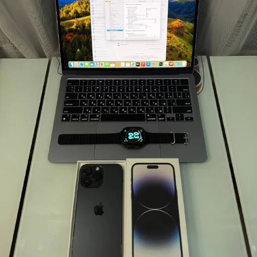 MacBook Air, iPhone 14 Pro Max, Apple Watch Ultra