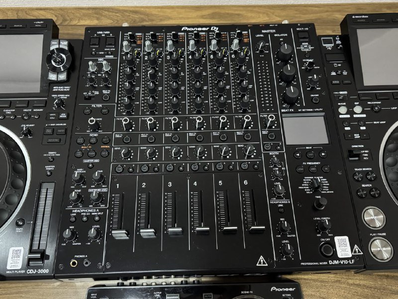 Профессиональное DJ оборудование Pioneer, Roland 3