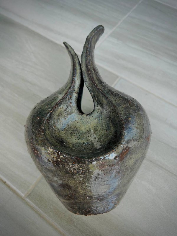 Элегантная дизайнерская ваза ручной работы