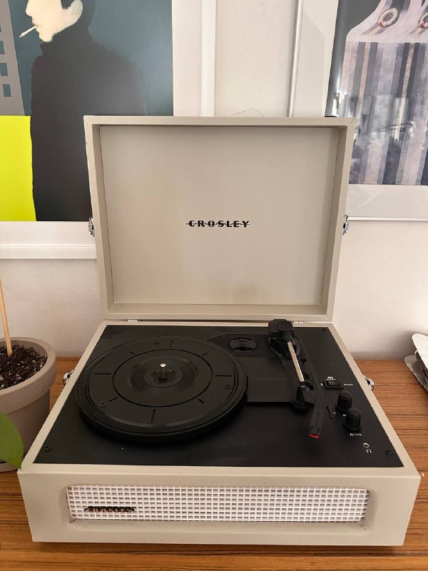 Проигрыватель пластинок Crosley Voyager с Bluetooth 4