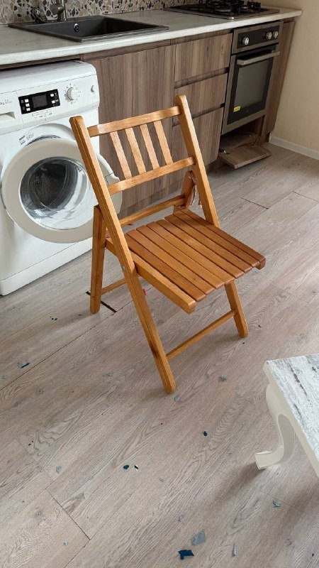 Пара деревянных стульев