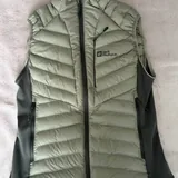 Женский жилет Jack Wolfskin Routeburn Pro Ins Vest 1