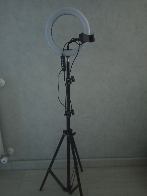 Лампа кольцевая на треноге