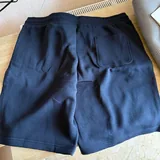 Шорты Tommy Hilfiger, джинсы Levi’s, термометр B-Well, стаканы McDonald’s 3