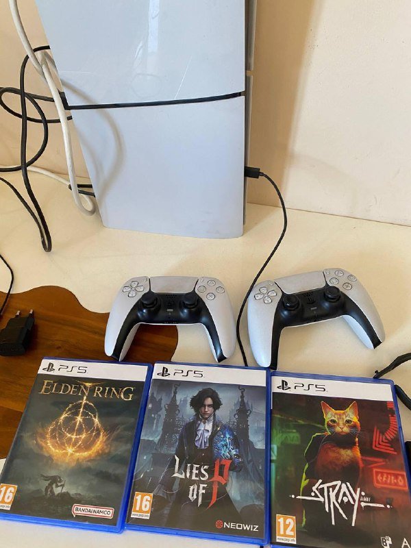 PS5 slim с 2 джойстиками и 2 играми