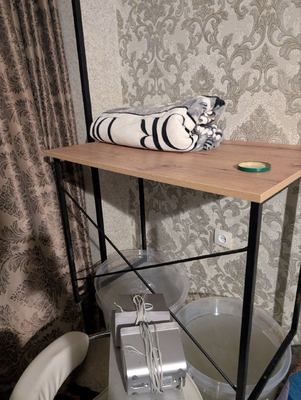 Кресло и стол 2