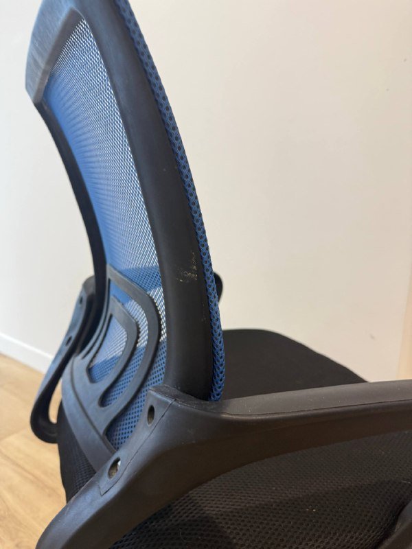 Офисные кресла с разной спинкой 2