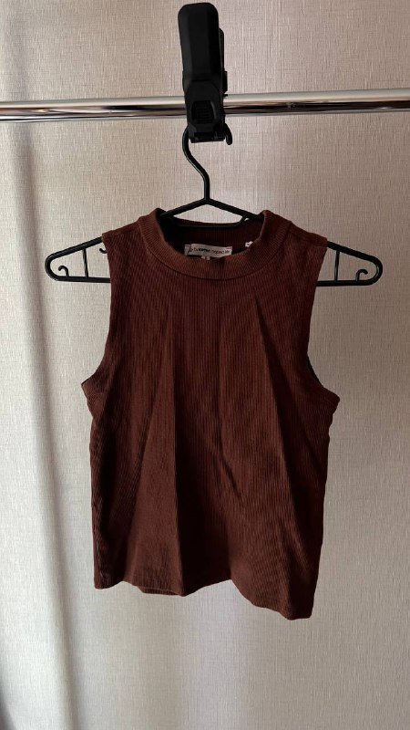 Топ черный, Кепка серая, Юбка-шорты черные, Коричневый топ, Серая юбка, Белый топ, Серый топ 3