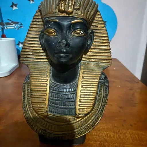 Бюст фараона