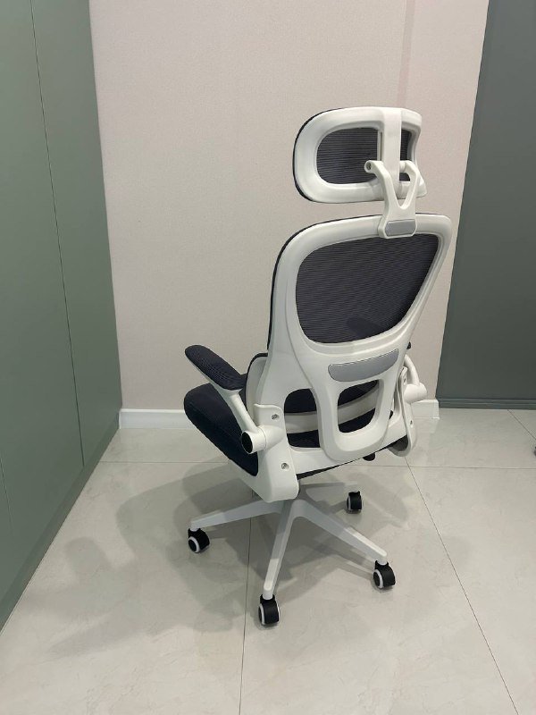 Офисное компьютерное кресло 3