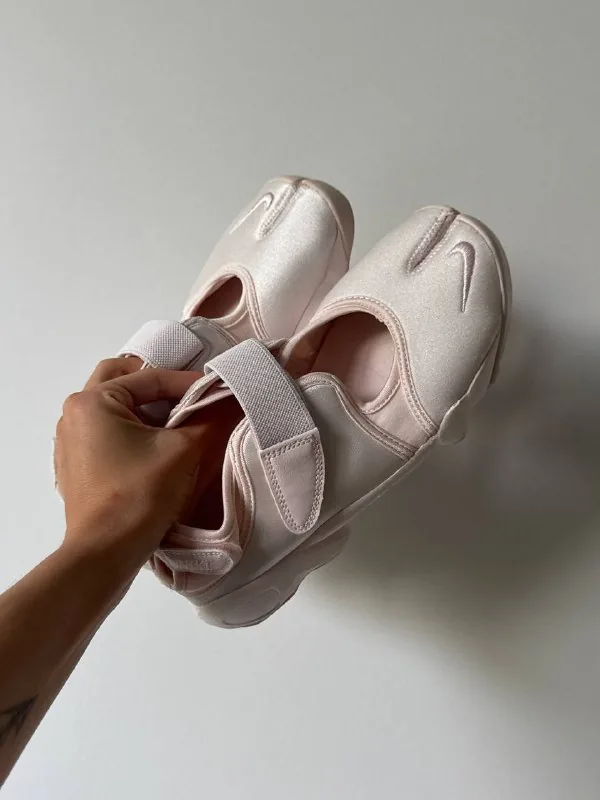 Nike Air Rift Tabi Ballet 1
