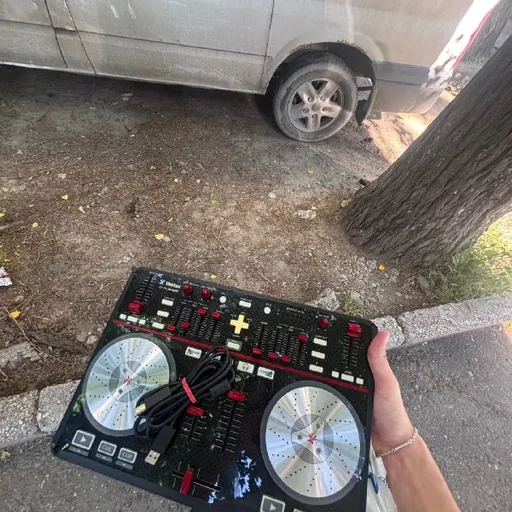 DJ контроллер
