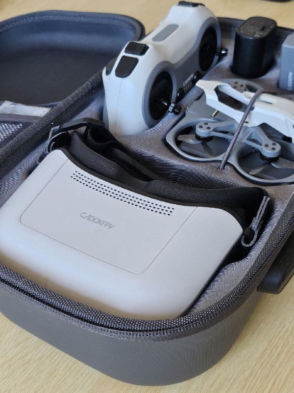 FPV дрон полный комплект с пультом и шлемом 4