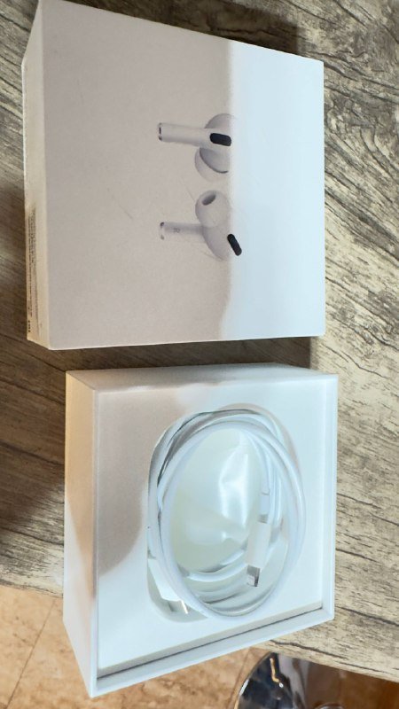 Коробка и кабель USB-C от наушников AirPods Pro 2