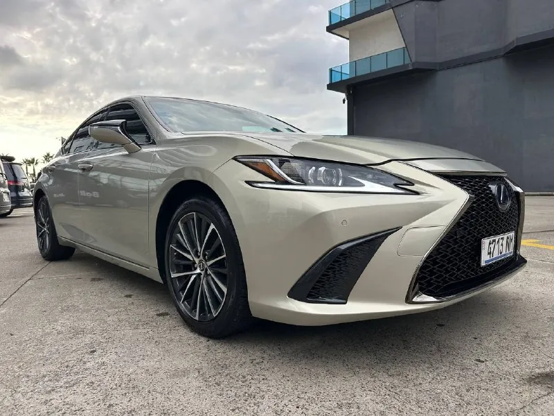 Lexus ES 300h 1