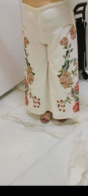Белые брюки с цветочным рисунком 4