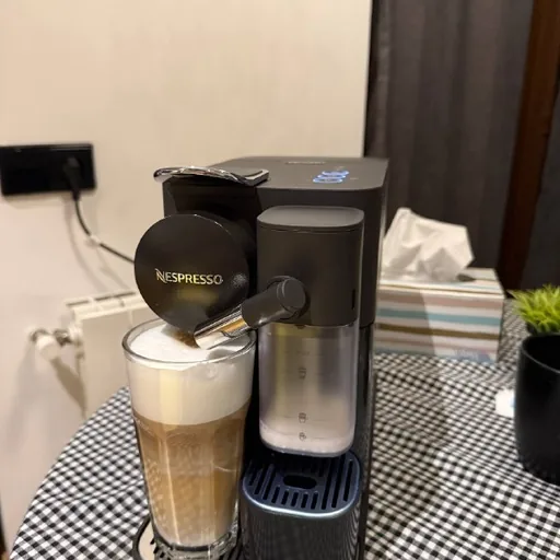 Капсульная кофемашина DeLonghi Lattissima One