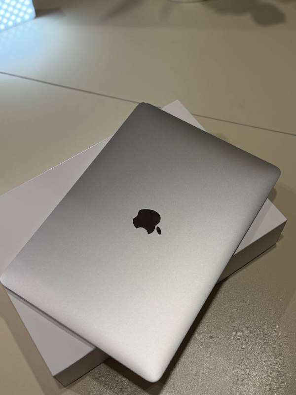 MacBook Air 13” Retina 2019, Apple Magic Mouse 2