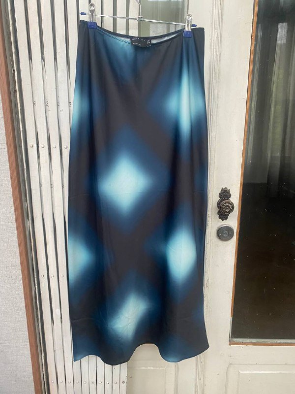 Атласная юбка ASOS с абстрактным принтом, размер М 4