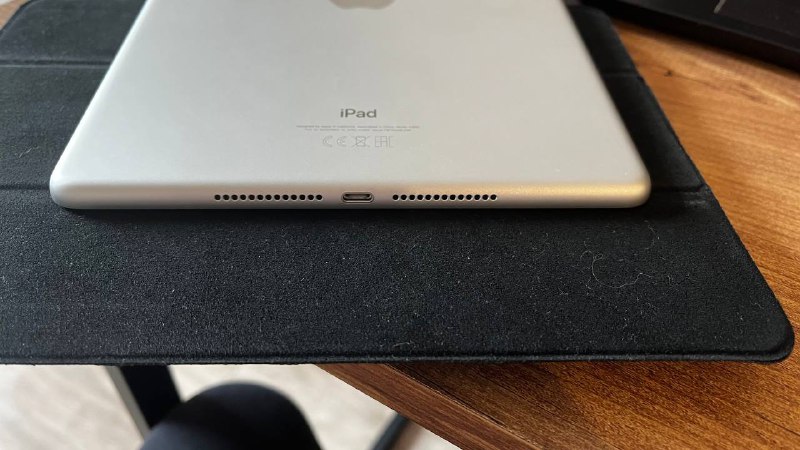 iPad 6-го поколения 32 GB В комплекте чехол и зарядка 4