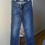 Темно-синие джинсы Levi's 3