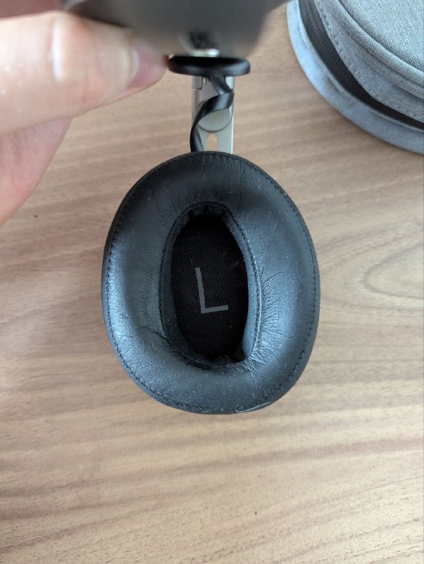 Sennheiser Momentum 3 Wireless headphones 2