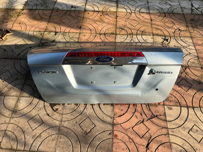 Крышка багажника Ford Fusion hybrid