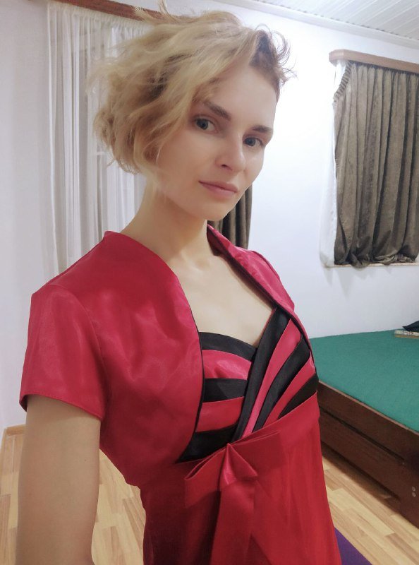 Платья, комбезы и красная жилетка 4