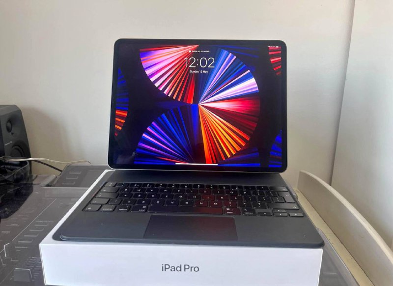 iPad Pro 12.9 с чехлом и клавиатурой