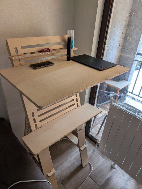 Стол для работы стоя, стул в подарок