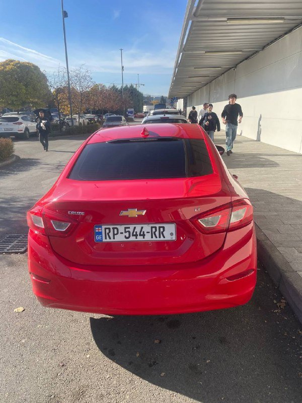 Красная Chevrolet Cruze 3