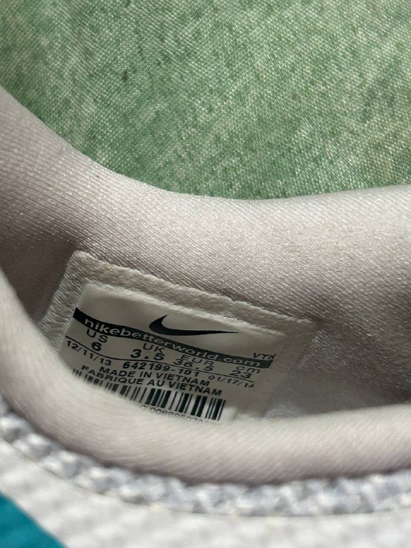 Кроссовки Nike 36.5, парфюм Chloe love story 2