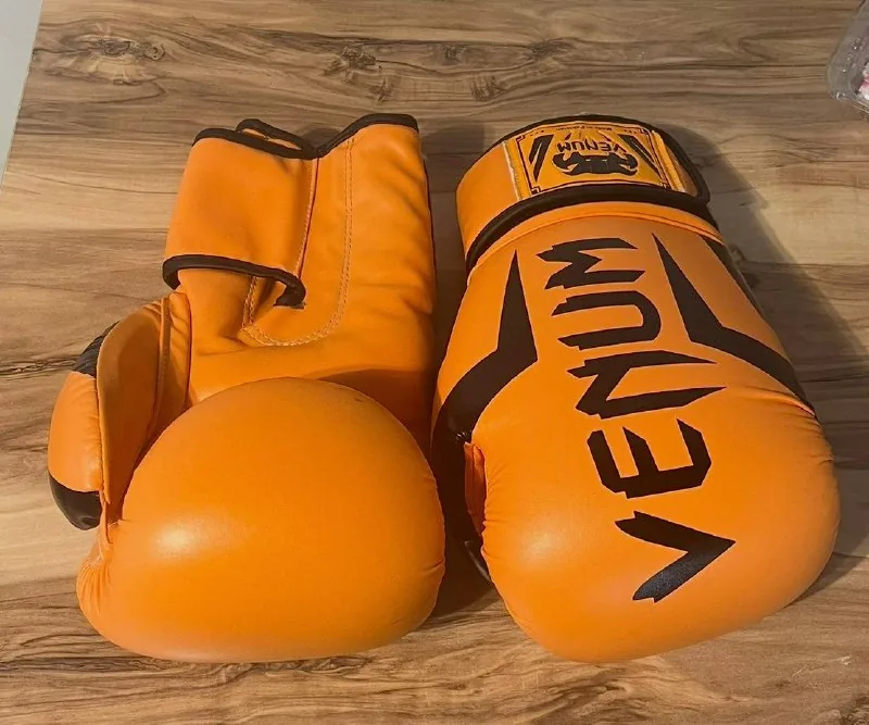 Боксерские перчатки 16 oz