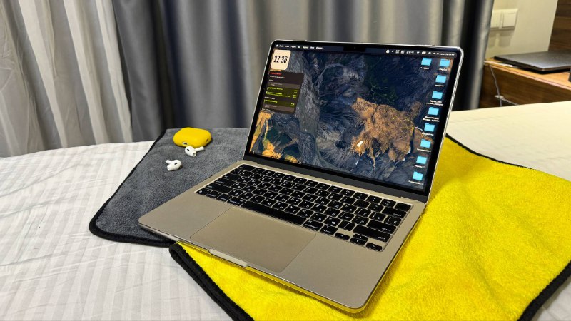MacBook air 13 дюймов M3 16/512 золотого цвета